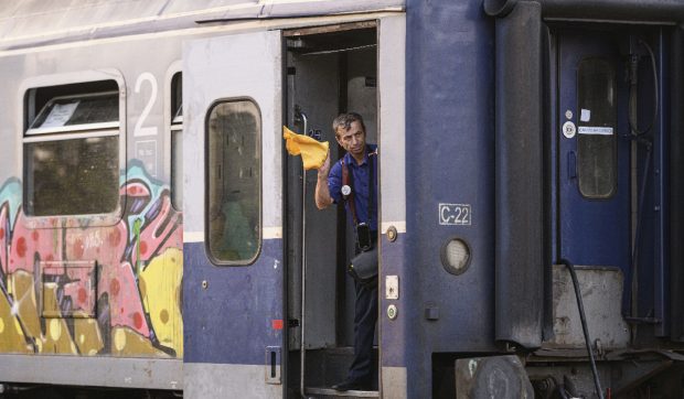 Un șef de tren, uitat pe peron la Bușteni. Ce a făcut ca să prindă din urmă garnitura