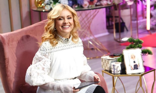 Imagine Stire Schimbare la „Mireasa”, prezentată de Simona Gherghe, după ce emisiunea „În direct cu România” a fost scoasă de pe post. Se întâmplă de luni | 2review.ro