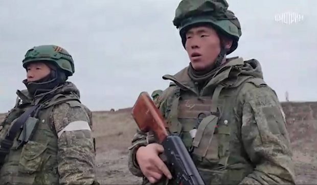 Primele imagini oficiale cu soldați nord-coreeni care luptă pentru Rusia în Ucraina. Vladimir Putin le-a mulțumit
