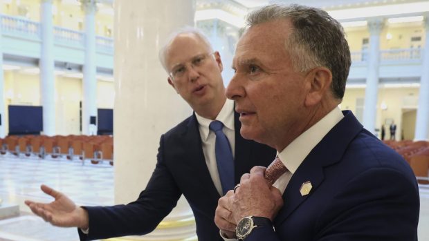Gestul complet neobișnuit și care îngrijorează Casa Albă pe care Steve Witkoff l-a făcut față de trimisul lui Putin la Washington