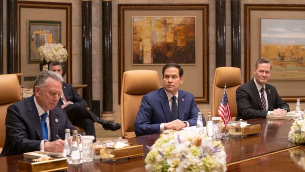 Diferențe de opinii în administrația Trump. Sfătuit să fie mai dur cu Vladimir Putin, președintele american îl ascultă pe prietenul său Steve Witkoff