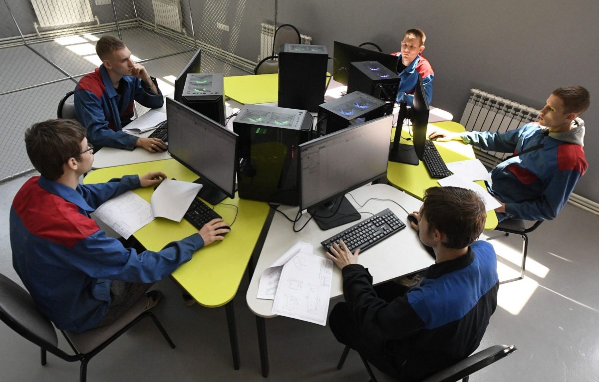 Un profesor acuză: „Studenții nu știu să scrie și să se exprime corect românește. Doar Tiktokăraie au în cap!”