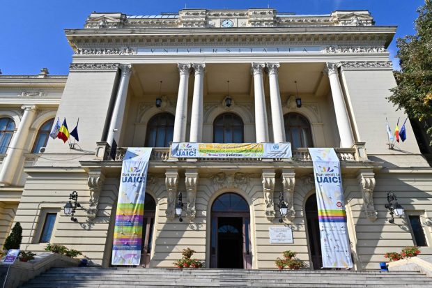 Studenții de la Universitatea Alexandru Ioan Cuza din Iași, nemulțumiți de modul în care se oferă bursele. Ce răspund șefii instituției