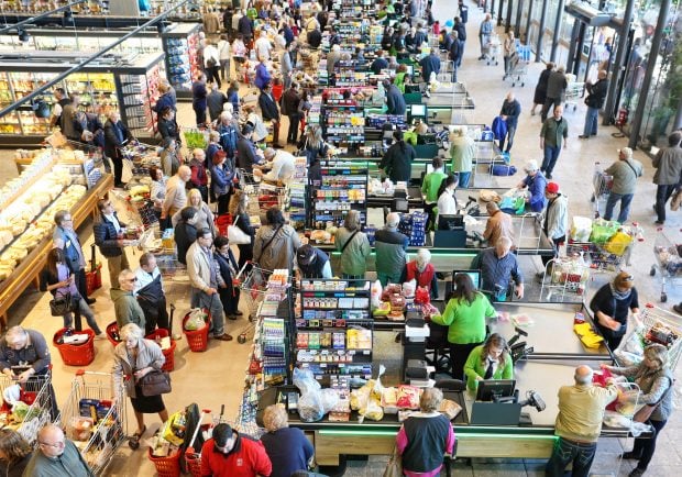 Însemnări dintr-o experiență grăbită de shopping, în Săptămâna Patimilor