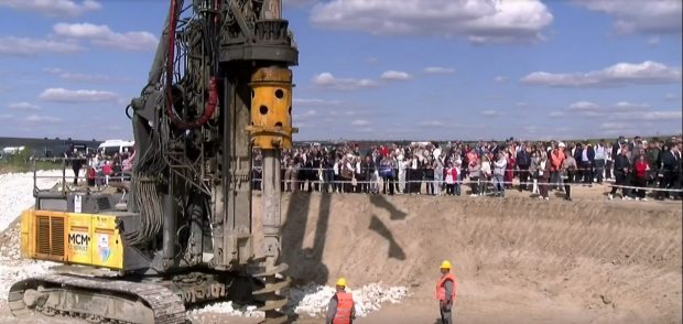 Sărbătoare pe malul Prutului, la inaugurarea lucrărilor primului pod la nivel de autostradă construit între România și Republica Moldova
