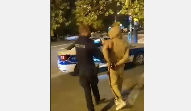 Un tânăr cu antecedente penale a furat borseta unui bătrân… pentru 90 de lei, lângă Parcul Moghioroș din București, apoi a fugit. Cum a fost prins