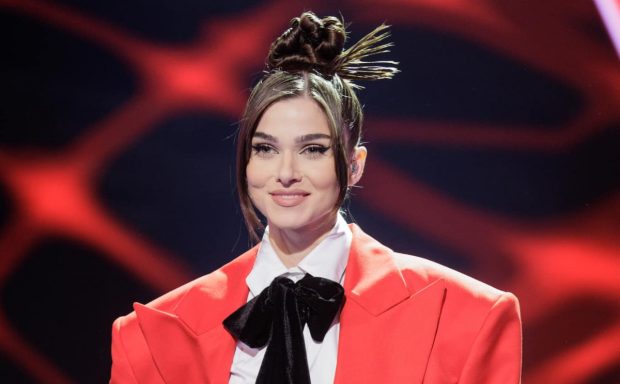 Imagine Stire Imagini nevăzute până acum cu Theo Rose în copilărie. Unchiul ei râdea de ea: „Ce urâtă, ce boccie! Theodora, ești frumoasă?” | 2review.ro