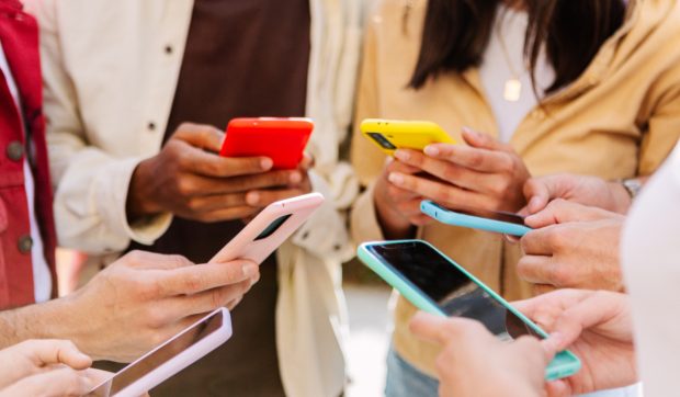 Cum să-ți gestionezi timpul pe rețelele de socializare: sfaturi pentru utilizare moderată