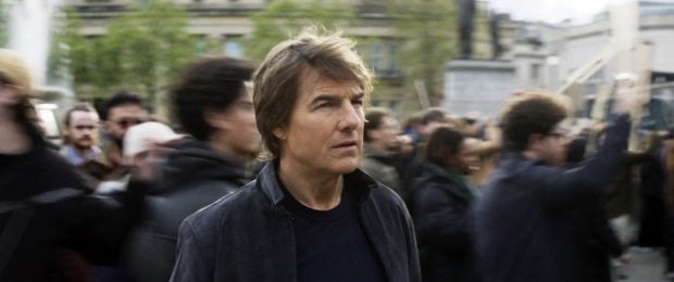 Tom Cruise surprinde cu o transformare radicală în comedia „Digger”, ce va avea premiera în octombrie 2026