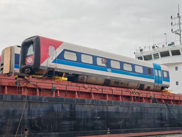 Trenurile cumpărate de România din Israel, blocate de bombardamentele Hamas. Când vor intra în circulație pe rutele Iași-București și Suceava-București