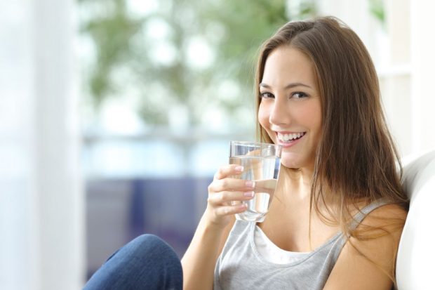Trucuri să bei mai multă apă – cum să te hidratezi eficient
