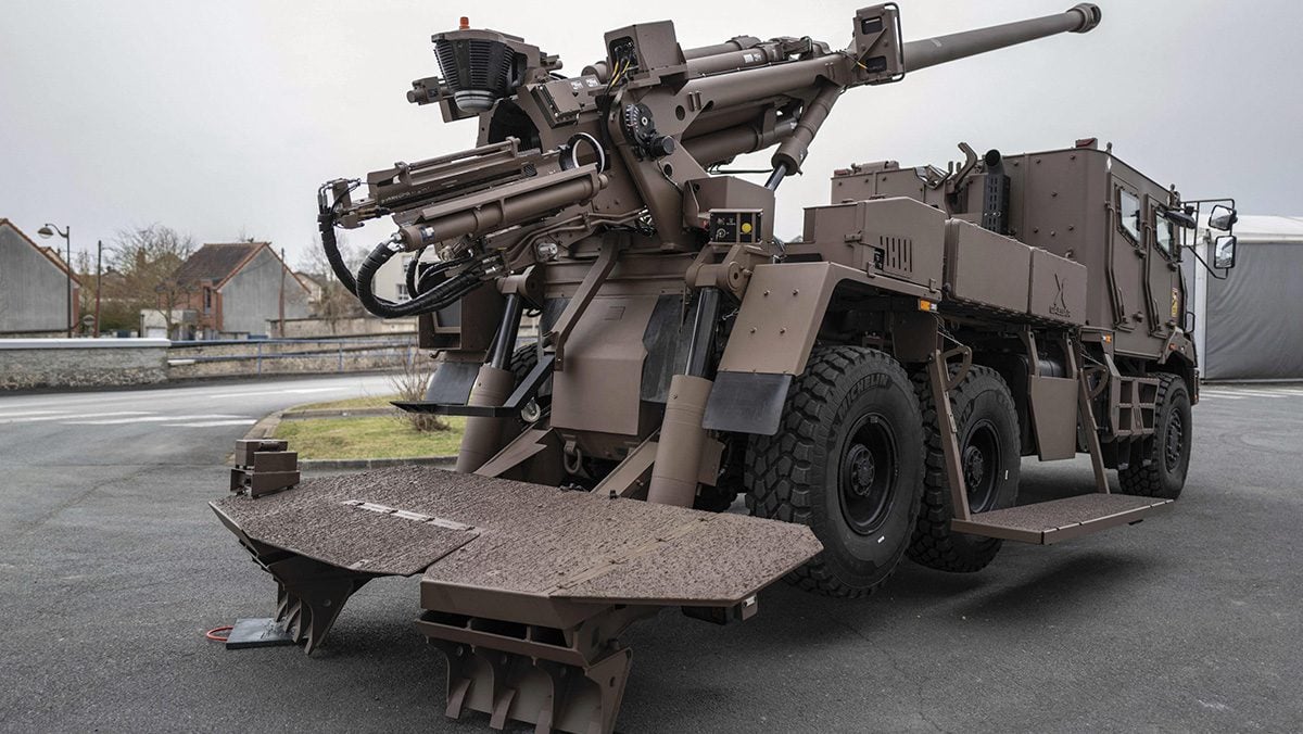 Poza pentru articolul Dispută pe Pilonul 2 de pensii. Bolojan vrea ca banii să fie investiți în industria de armament, ASF avertizează cu privire la riscuri și cere aviz CSAT