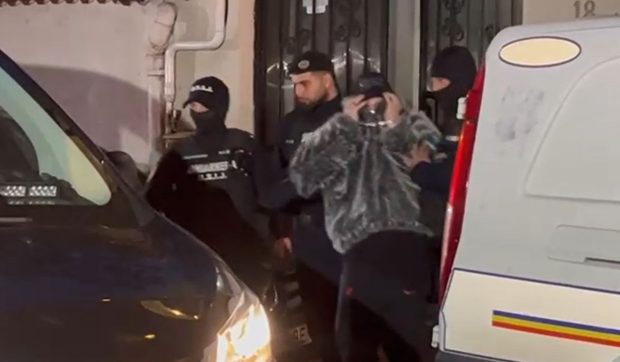 Tudor Duma a fost reținut. Casa dealerului lui Vlad Pascu, luată cu asalt de jandarmi, după ce un tânăr de 20 de ani a murit în condiții suspecte | VIDEO