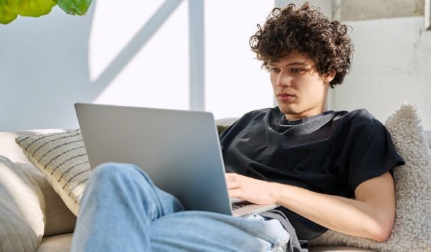 Ce este, de fapt, manosfera: ura față de femei, știință falsă și influență tot mai mare pe internet