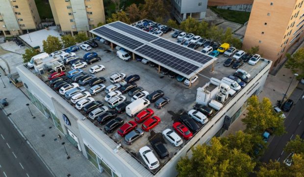 Giganții auto din UE, amendați cu 458 de milioane de euro de Comisia Europeană pentru formarea unui cartel în domeniul reciclării