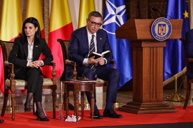 Victor Ponta, mesaj pe Facebook după încheierea campaniei pentru alegerile prezidențiale: „Eu pontez. Tu ce pontezi?”