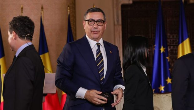 Imagine Stire Imagini rare cu doi dintre copiii lui Victor Ponta. Cum au fost fotografiați Andrei și Irina înaintea dezbaterii electorale de la TVR | 2review.ro