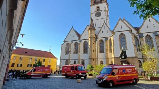 450 de elevi de la Colegiul Naţional Brukenthal din Sibiu evaluați medical: 5 au fost duși la spital, 20 acuză mâncărimi la nivelul pielii