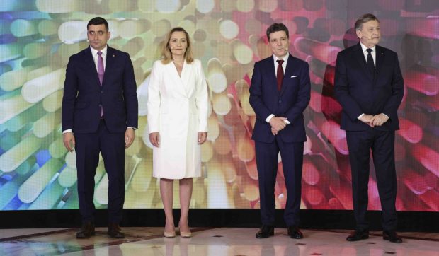 Victor Ponta a absentat la dezbaterea prezidențială, dar îi atacă pe contracandidații prezenți: „Circ și marionete”