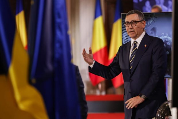 Crin Antonescu și Victor Ponta au spus că soțiile lor sunt mai deștepte decât ei, când li s-a spus că și-au angajat partenerele de viaţă în diverse funcţii