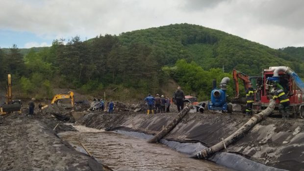 Salina Praid a fost închisă turiștilor din cauza inundațiilor. Pompierii acționează de 4 nopți, în condițiile în care în zonă plouă încontinuu
