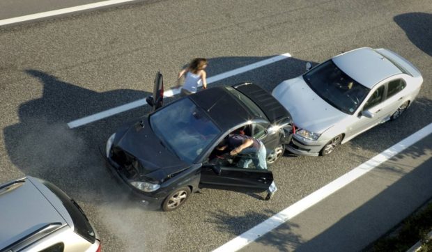 Șoferii implicați în accidente în lanț: cine plătește despăgubirile conform legislației rutiere 2025