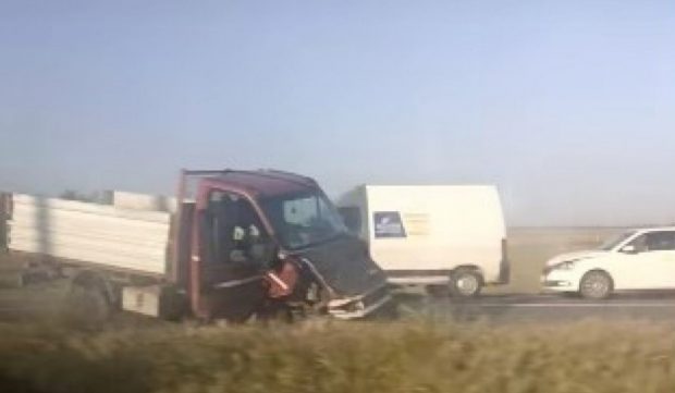O șoferită neatentă din Galați a blocat traficul pe DN 25: doi oameni au fost răniți și patru mașini avariate