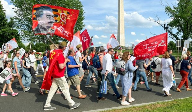 Marș pro-rus „Regimentul Nemuritor” organizat la Washington pentru prima dată după 6 ani. Proteste ucrainene