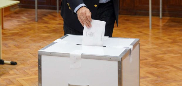 Alegeri prezidențiale 2025: Președintele unei secții de votare a rătăcit ștampila de vot, în Gorj