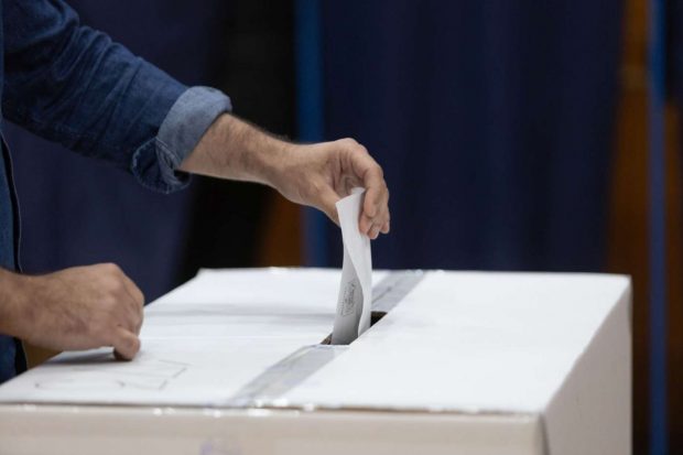 Un bărbat din Ploiești a rupt buletinul de vot, fără să voteze. Ce a urmat