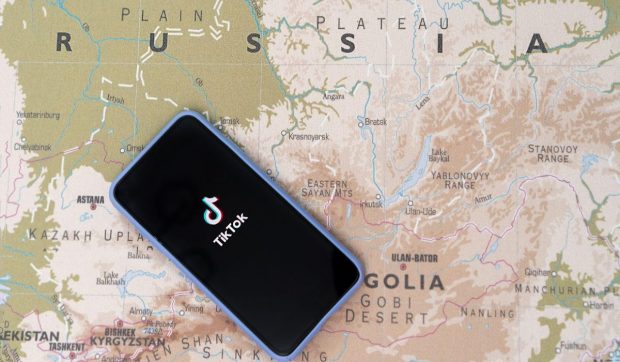 Franța se teme că va păți ca România: alegerile din 2027, amenințate de Rusia și TikTok