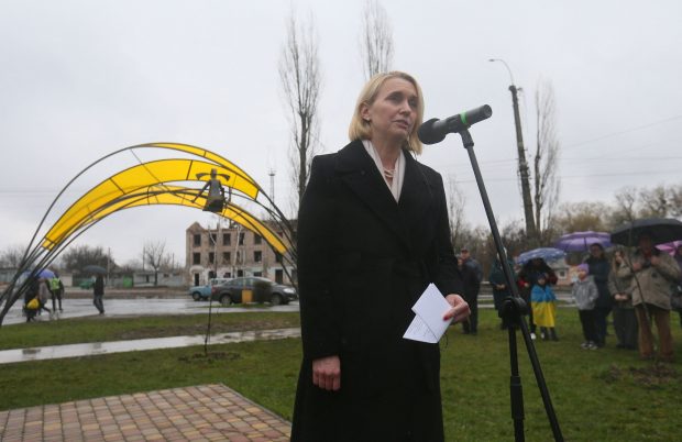 Fosta ambasadoare a SUA în Ucraina a dezvăluit motivul pentru care a demisionat din funcție: „Donald Trump presează victima, nu agresorul – Rusia”