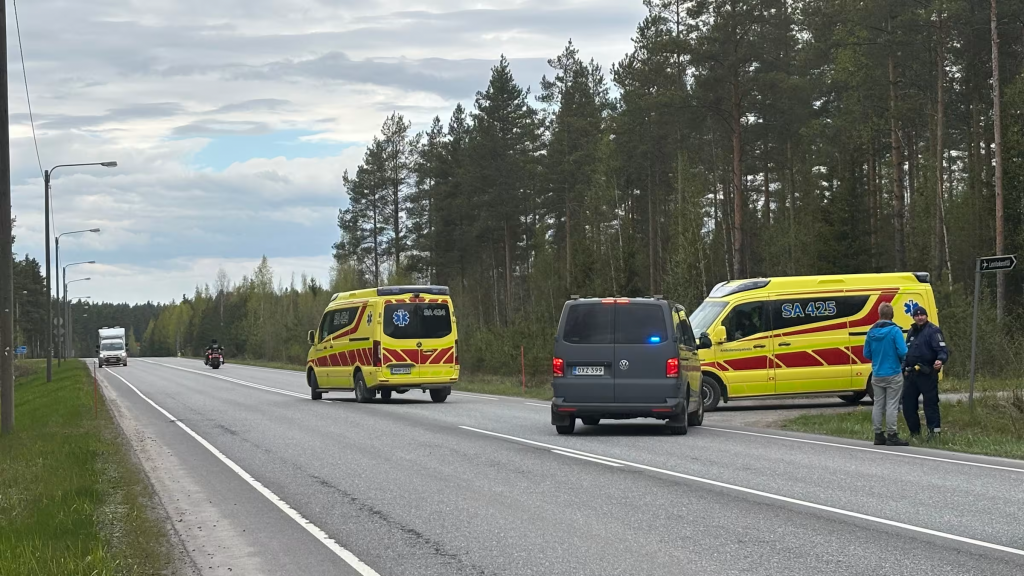 Ambulanțe lângă locul accidentului
