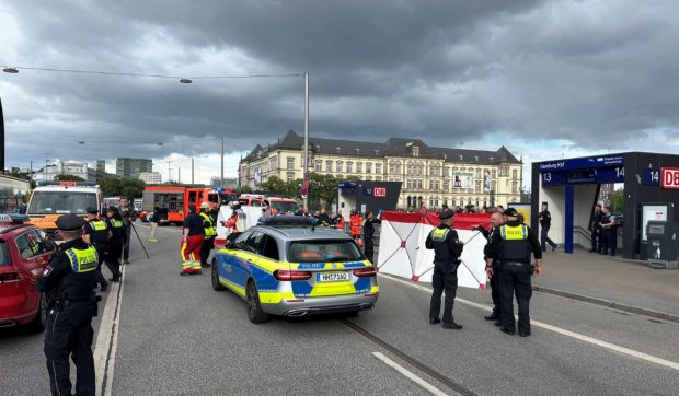 Atac cu cuțitul în gara centrală din Hamburg: cel puțin 12 oameni au fost răniți, trei sunt în stare critică