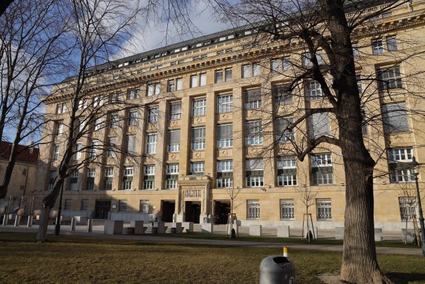 O sală de masaj secretă pentru angajații Băncii Naționale a Austriei, descoperită după 20 de ani: „Își pontau timpul petrecut la înfrumusețare ca fiind la serviciu”