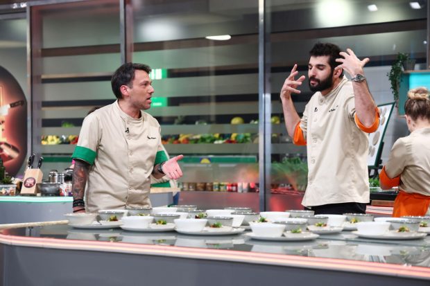  Tensiuni De Pomină și Provocări Inedite la Chefi la Cuțite: Adevărata Faţă a Chef-ilor Dezvăluită în Al Optulea Battle!