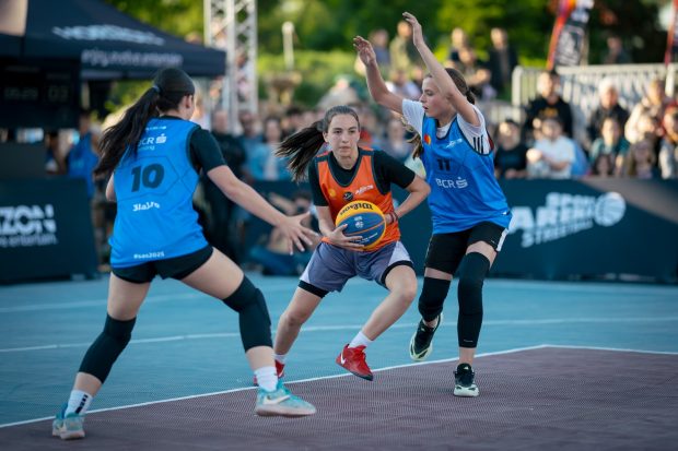 Peste 2000 de oameni au făcut sport la BCR Sport Arena Streetball, în Parcul Drumul Taberei