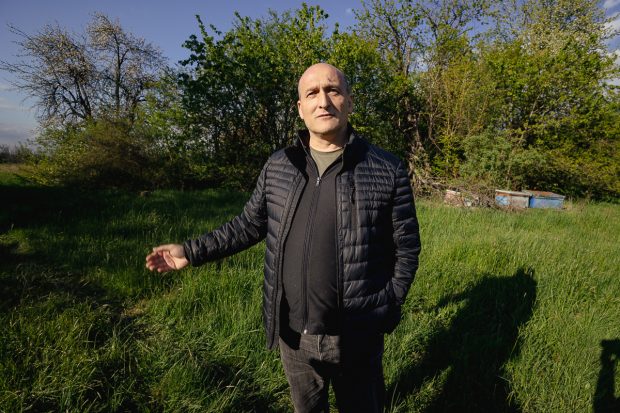 Lider al românilor din Serbia, despre biserica în garajul de combine și mineritul cu cianuri: „Ajutați-ne să stăm în picioare!” | VIDEO