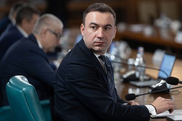 Bogdan Ivan a blocat creșterea indemnizațiilor de 12 ori a membrilor Consiliului de Administrație de la Fabrica de Pulberi Făgăraş: o „aberație”