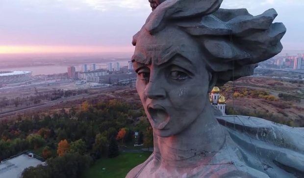 Un cadavru a fost găsit în capul celei mai înalte statui din Rusia, dedicată eroilor de la Stalingrad