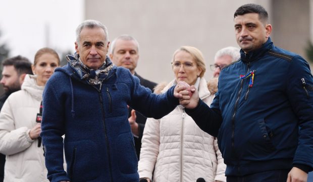 Călin Georgescu îi face campanie lui George Simion fără a-i rosti numele: „Faceți acum pasul în credință”