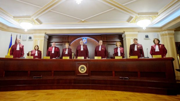 CCR a anunțat ședința de validare a lui Nicușor Dan înainte să dea un verdict la contestația lui George Simion: „În eventualitatea respingerii, vom organiza ședința solemnă”