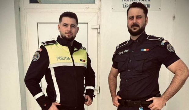 „Au văzut spaima în ochii părinţilor”. Doi polițiști din Prahova au salvat un copil escortând o mașină care gonea pe șosea, spre ambulanță