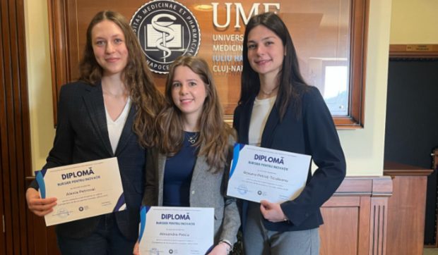 Premieră la Cluj-Napoca: trei studente au creat o aplicație pentru pacienții cu boala Crohn