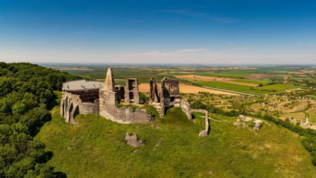 O comoară veche de peste 3.000 de ani, descoperită pe un deal. Sute de artefacte din epoca bronzului, scoase la lumină în Ungaria