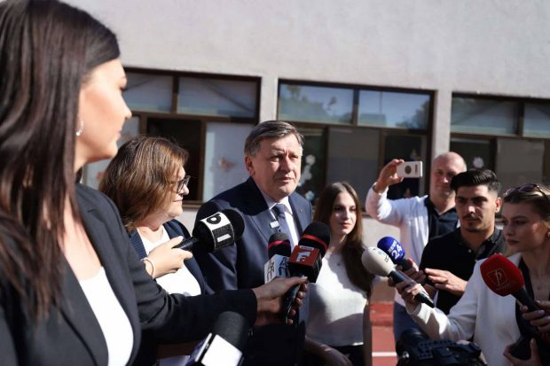 Crin Antonescu, mesaj după ce a pierdut intrarea în turul 2 al alegerilor prezidențiale: „Nu contează să câștigi și atât”