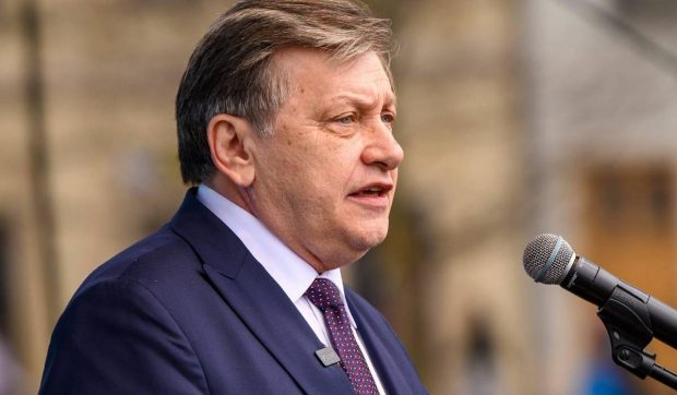Crin Antonescu îi răspunde lui Cristian Tudor Popescu: „E într-o stare de tulburare… L-a sprijinit pe Ion Iliescu contra lui Ion Diaconescu”
