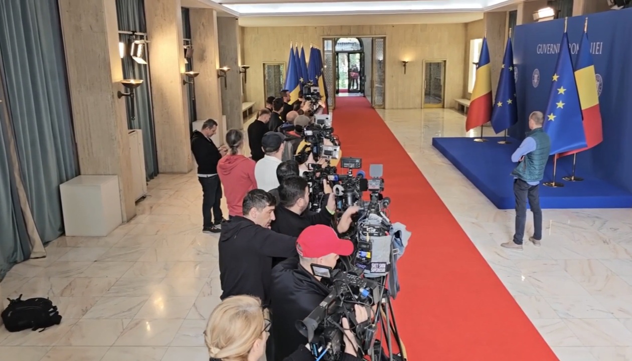 Cum au fugit miniștrii de jurnaliști la Guvern, în timp ce presa îi aștepta în altă parte