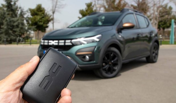 Dacia Sandero, din nou lider în vânzările din Spania. Renault 5 a detronat Tesla în topul mașinilor electrice