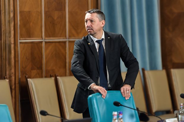 Ministrul educației, Daniel David, face pasul înapoi: va solicita premierului să renunțe la creșterea normei didactice. Ce spun sindicatele